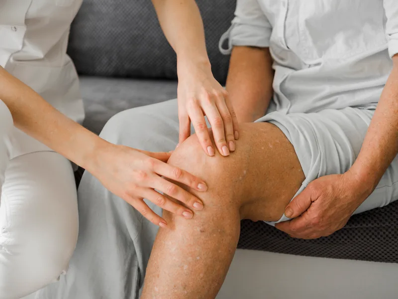 Chiropractic care for knee pain at Carlisle Spine And Wellness in Carlisle